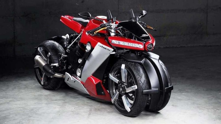 4-колесный мотоцикл Lazareth LM 410 может стоять без подножки, но стоит 7 млн рублей
