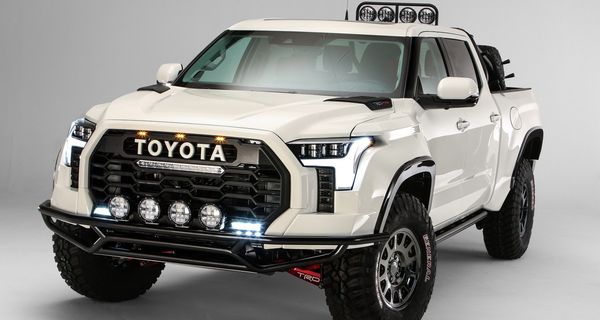 В линейке Toyota Tundra появится экстремальная версия. Она похожа на концепт TRD Desert Chase