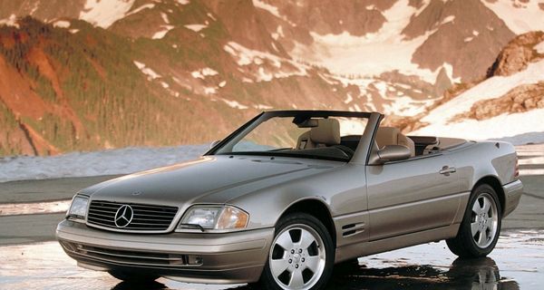 Спорим, вы не ожидали увидеть в этом Mercedes SL600 1993 двигатель Zonda V12