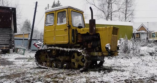Видеоблогер обнаружил редкий гусеничный трактор Т-54В «Болгар» еще на ходу
