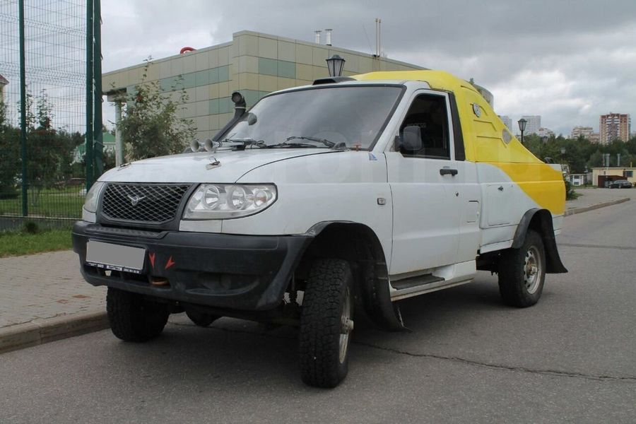 UAZ Cargo с раллийной подготовкой продают в Москве за 2 миллиона рублей