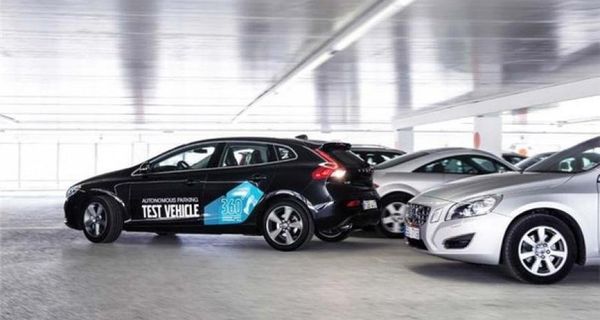 Автомобили Volvo будут парковаться без водителя