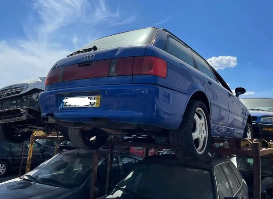 На свалке в Португалии обнаружили редкий Audi RS2 Avant, и его, кажется, уже не спасти