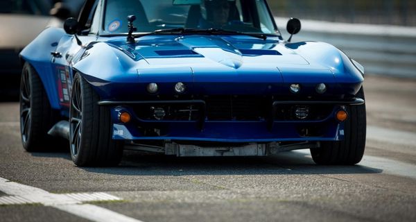 Прям как живой: новый Corvette в маскировке