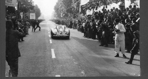 Старые фото с гонки Mille Miglia и плакаты .