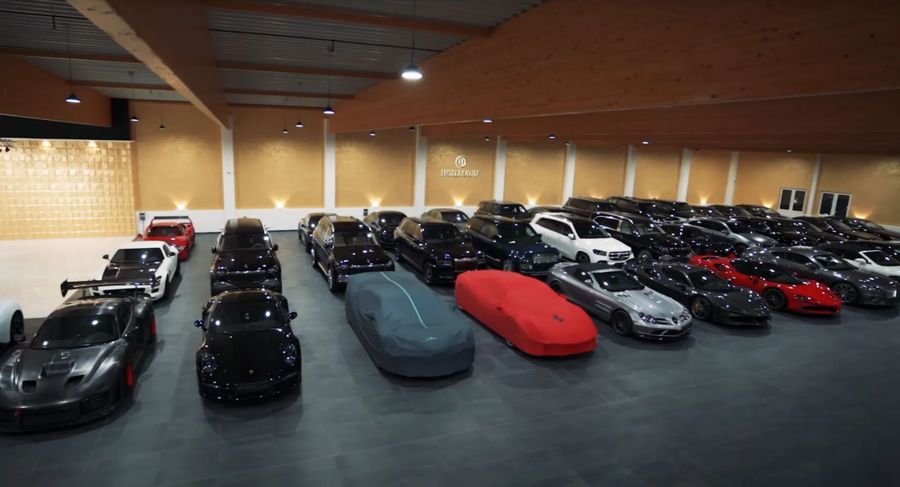 Посмотрите на самый крутой автосалон в Германии, наполненный редкими суперкарами и «Геликами»