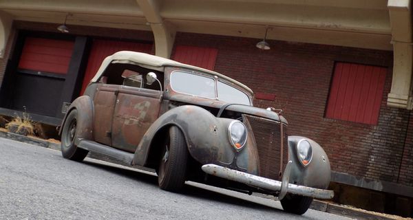 Ателье Dayton Wire Wheels вдохнуло вторую жизнь в старенький Ford Phaeton 1937 года выпуска