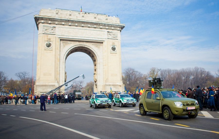 Dacia Duster militar a defilat la parada de 1 Decembrie