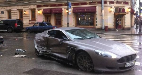 15-летний русский футболист купил Aston Martin и сразу же разбил его