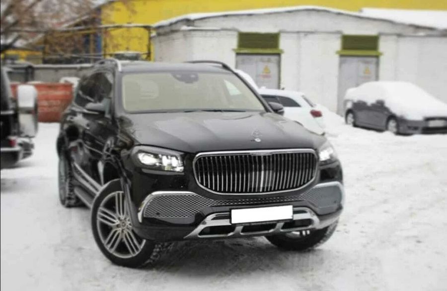 В Москве продают Mercedes-Benz GLS, переделанный в Maybach — он на несколько миллионов дешевле оригинального «Майбаха»