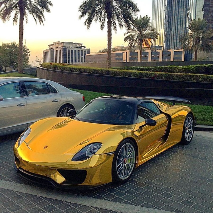 Порше 918 Gold