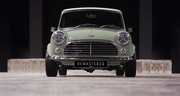 Британцы возродили легендарный Mini: классический ретро-стиль с современными технологиями