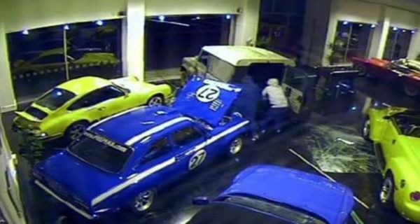 Как угнать винтажный авто меньше, чем за минуту! Mk1 1972 Ford Escort Mexico украли из салона за 40 секунд