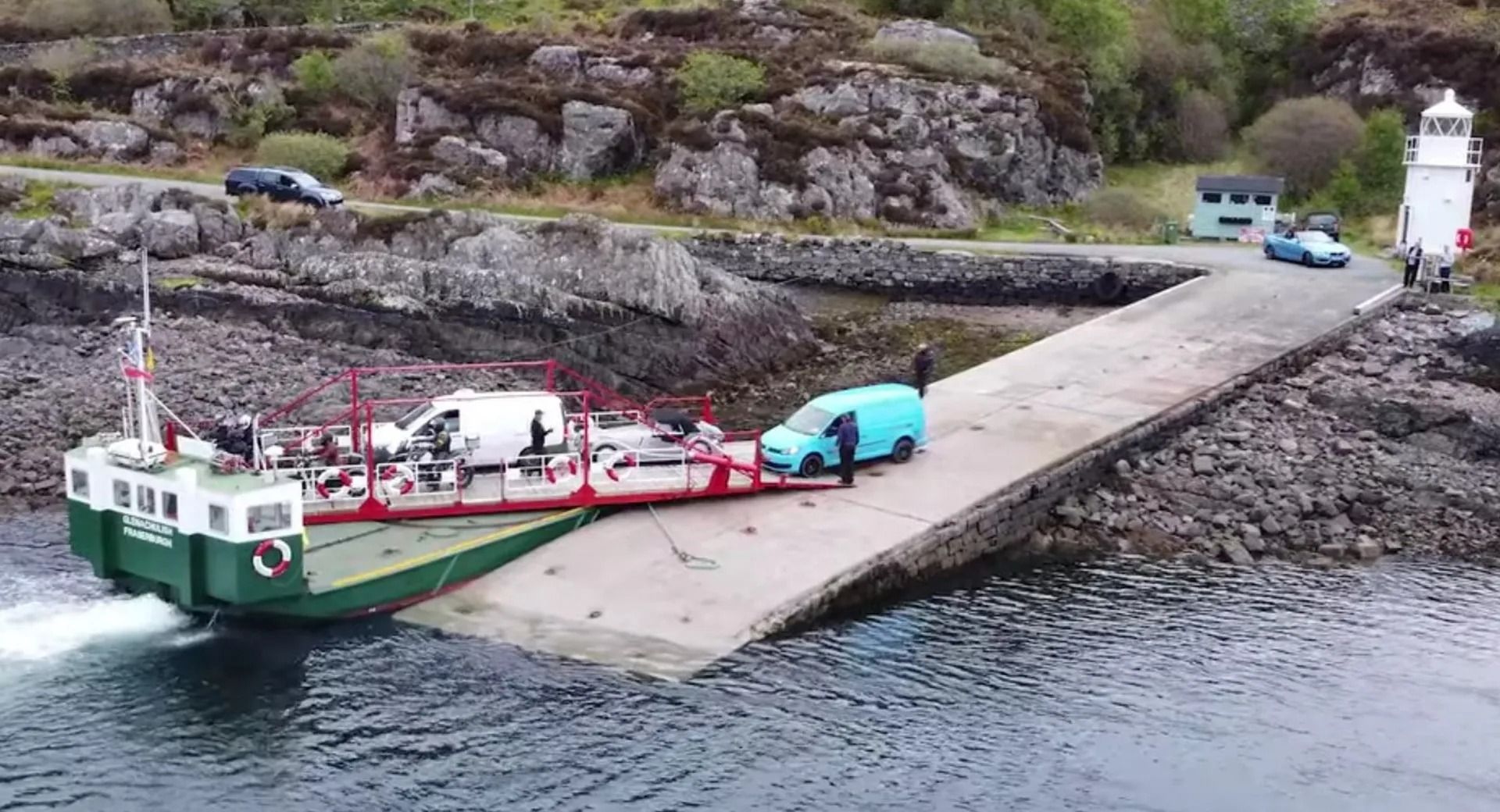 Последний в мире паром с поворотной вручную палубой всё еще работает в Шотландии