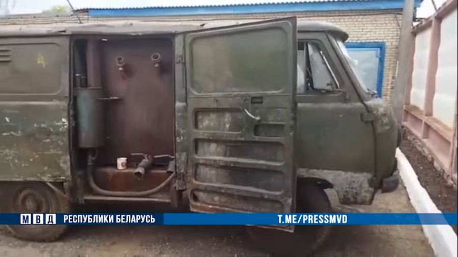 Самогонщики из Беларуси собрали передвижной мини-завод в УАЗике