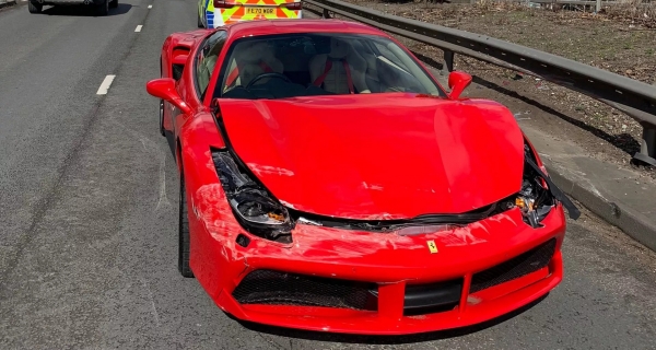 Владелец Ferrari 488 GTB разыграл себя на 1 апреля, разбив купленный несколько минут назад суперкар