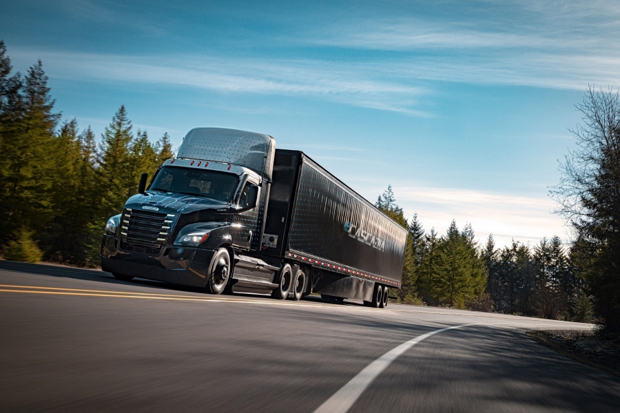 Daimler Trucks представил свой самый большой электрический грузовик Freightliner eCascadia