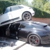 Девушка за рулём Porsche Taycan Cross впечатала припаркованный Macan в кирпичную стену