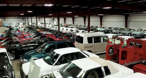 Посмотрите на коллекции из 4000 японских автомобилей и 300+ фургончиков Volkswagen