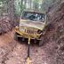 Посмотрите, как простоявший 50 лет в горах Suzuki Jimny вытаскивают по полному бездорожью