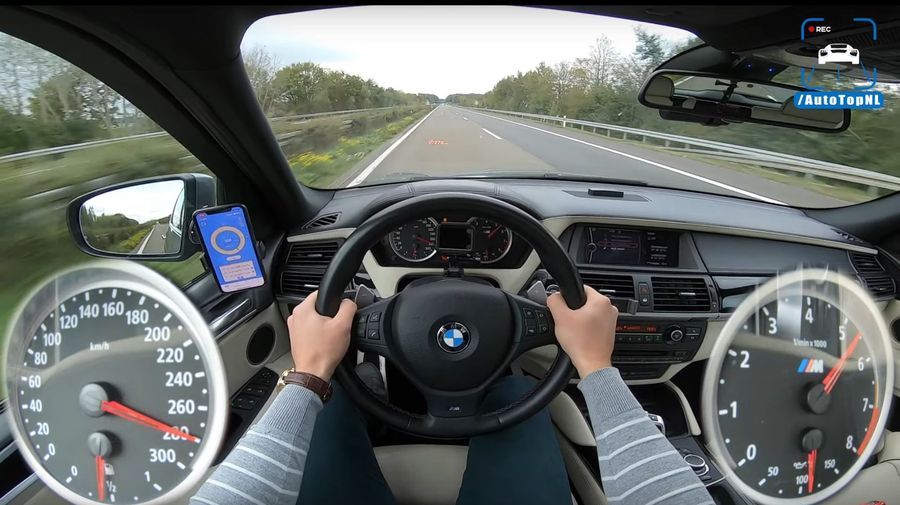 Посмотрите, как старенький BMW X5 M разгоняют до 280 км/ч на автобане