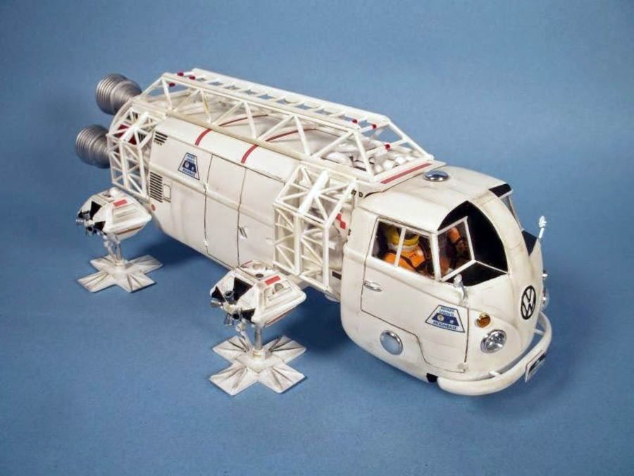 Фанат научной фантастики превратил Volkswagen T1 в космический корабль