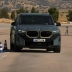 Посмотрите, как тяжелый гибридный кроссовер BMW XM справился с лосиным тестом