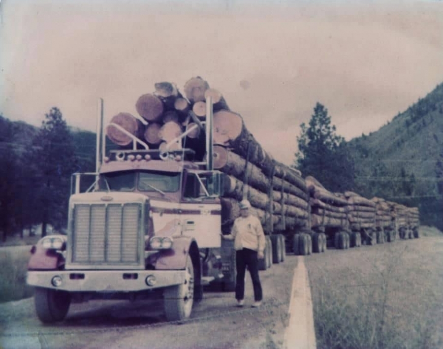 Рекорд 1972 года: Peterbilt преодолел 50 километров с семью прицепами с лесом