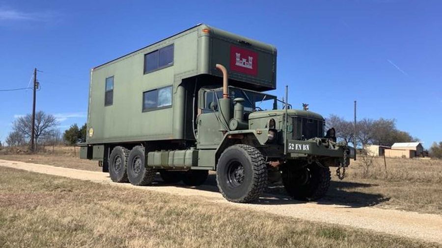 В США выставят на аукцион большой автодом на базе военного грузовика AM General M36A3