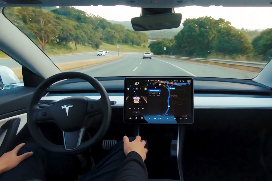 Водители подали в суд на компанию Tesla из-за якобы фальшивого автопилота