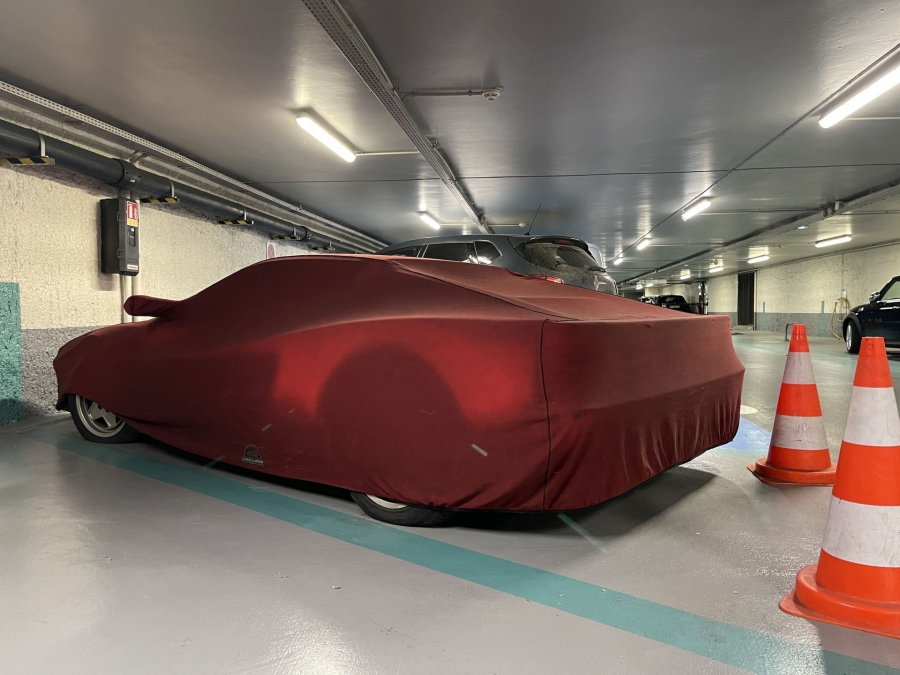 На подземном паркинге нашли Ferrari Testarossa, простоявший там 20 лет