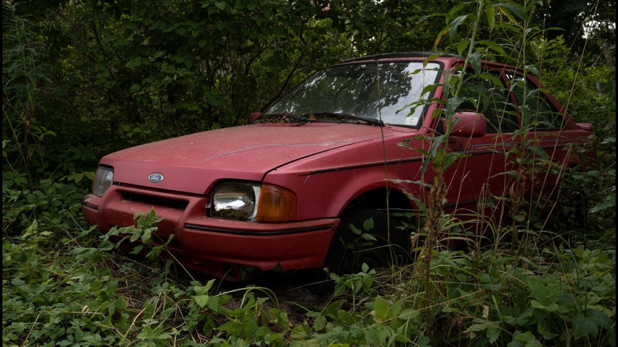 Посмотрите на оживление Ford Escort XR3i, который простоял в лесу 8 лет