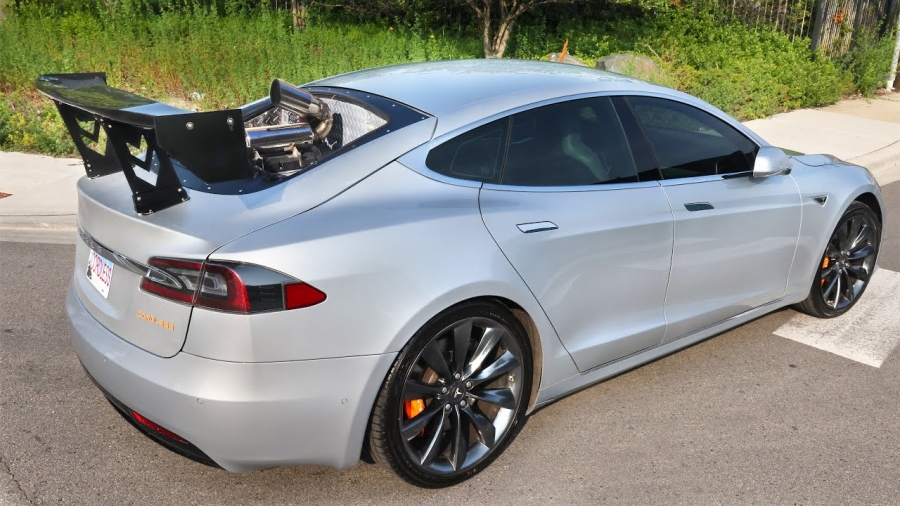 Блогер собрал дизельную Tesla Model S, которая может проехать 2575 км без подзарядки