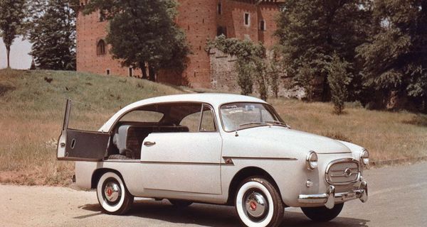 Необычный Fiat 600 от мастерской Accossato, у которого было две с половиной двери