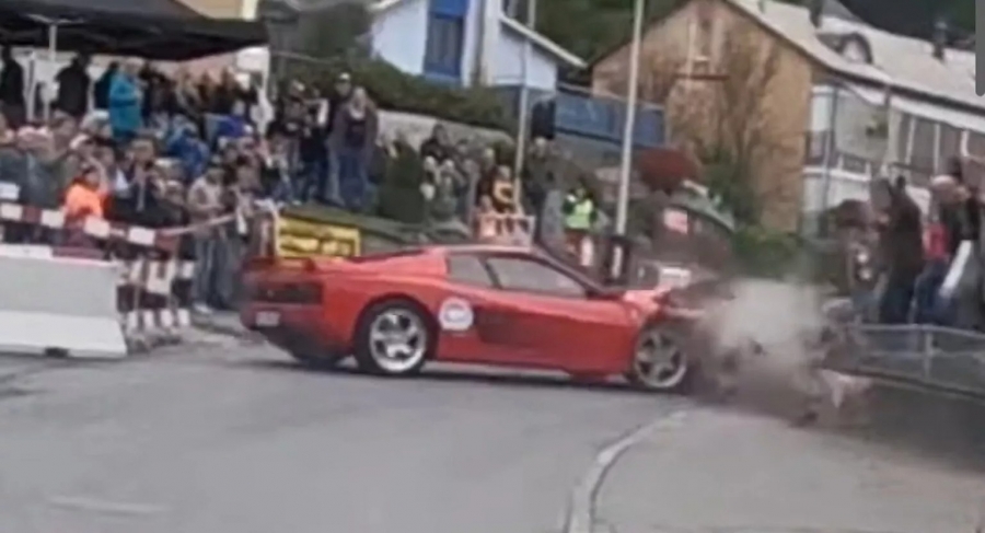 Посмотрите, как в Швейцарии разбили классический Ferrari Testarossa
