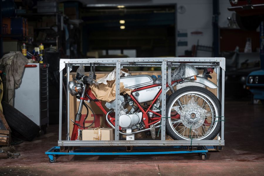 24-летний мотоцикл Honda Dream 50 в заводской коробке выставили на аукцион