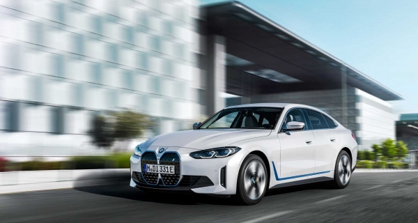 Электромобиль BMW i4 получил «бюджетную» версию: на чем сэкономили