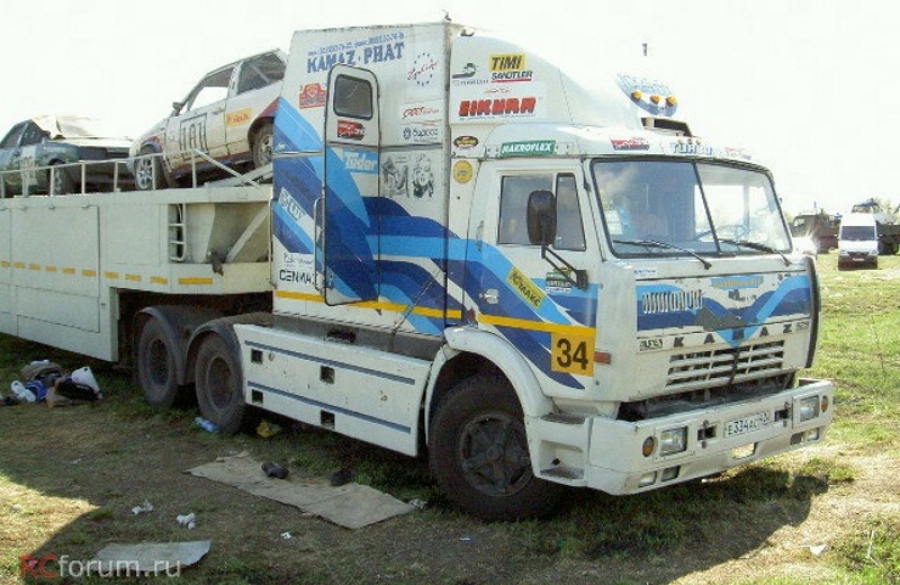 Вот что осталось от супер-тягача КАМАЗ-54112М с гигантским спальником
