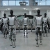 Роботы Tesla Bots научились медленно ходить и передвигать вещи