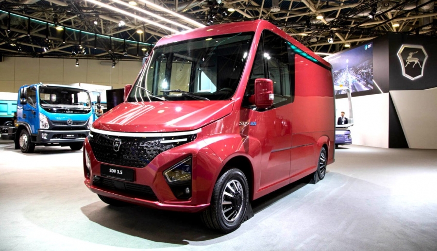 ГАЗ показал электрический низкопольный фургон SDV для служб доставки