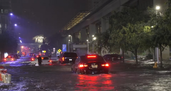 Посмотрите на мощный потоп в Майами: владельцы Chevrolet Corvette — красавцы