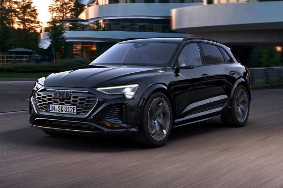 Audi обновила флагманский электромобиль SQ8 e-tron