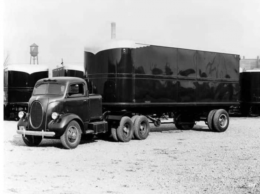 Eisenhauer Twin Engine — грузовик с двумя двигателями и 5 осями, созданный в 1946 году